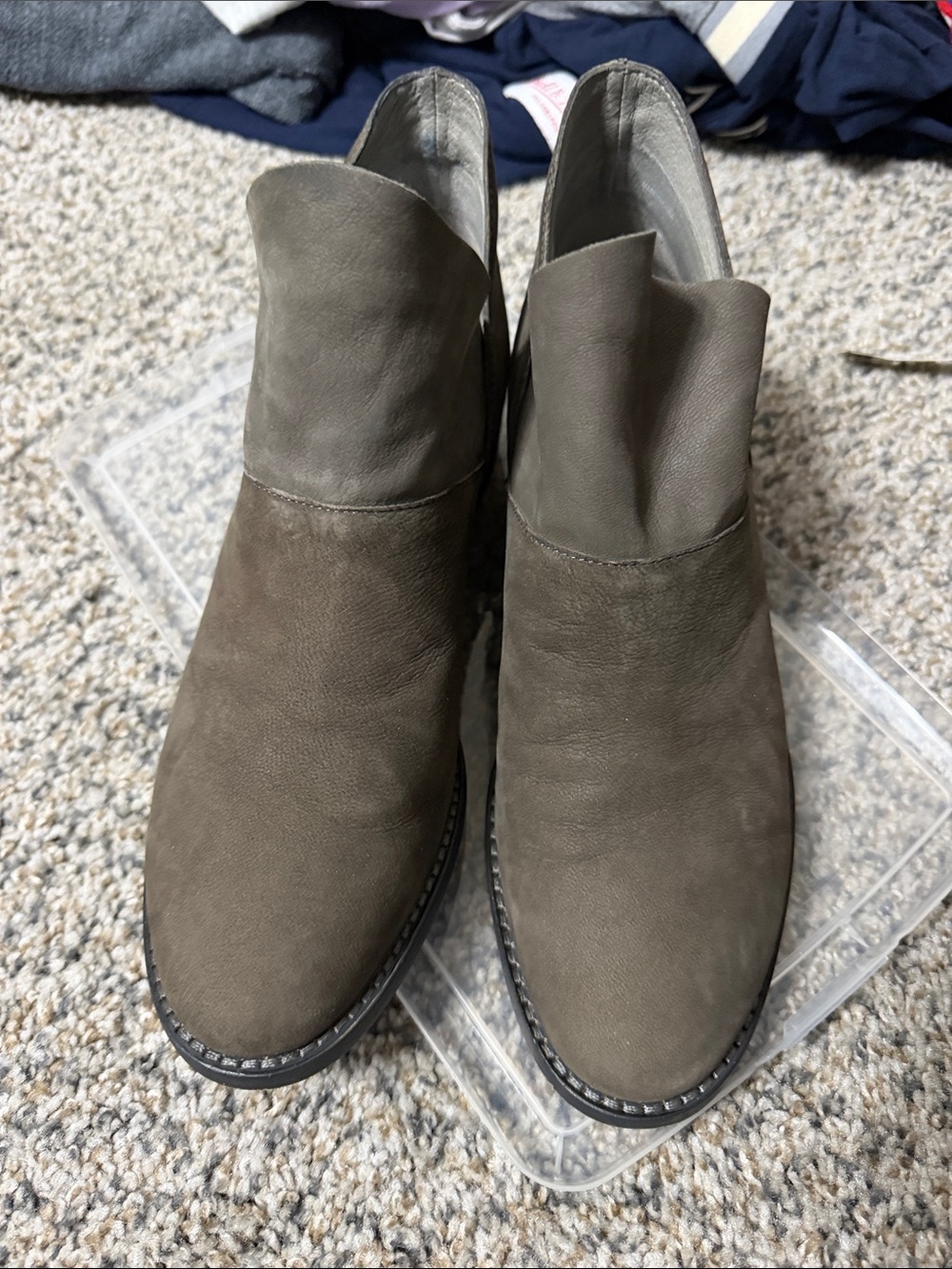 Eileen Fisher vero cuoio size 8 bootie